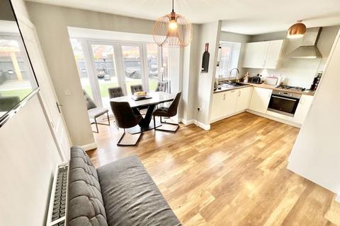 5 bedroom detached house for sale - Kielder Drive, Yarnfield