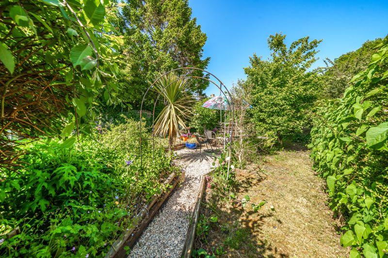 Maiden Newton, Dorchester, DT2 2 bed cottage for sale £235,000