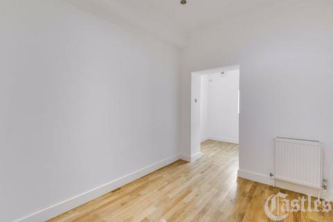 2 bedroom flat for sale, Median Road, London