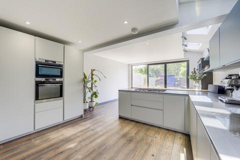 2 Beacon Road, London, SE13 6EH