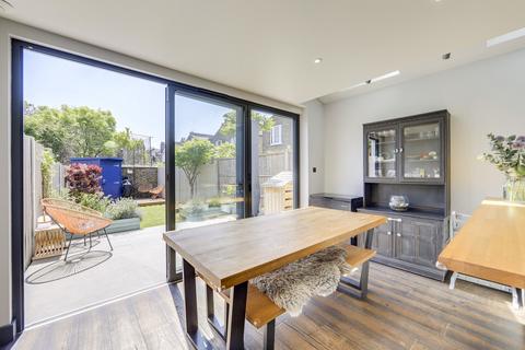 2 Beacon Road, London, SE13 6EH