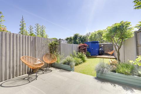 2 Beacon Road, London, SE13 6EH