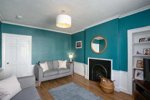 8/2 Annfield, Edinburgh, EH6 4JF