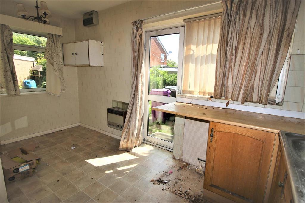 Kitchen2.jpg