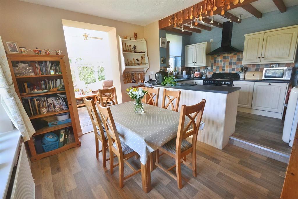 Crowhill, Haverfordwest 5 bed semidetached house for sale £375,000