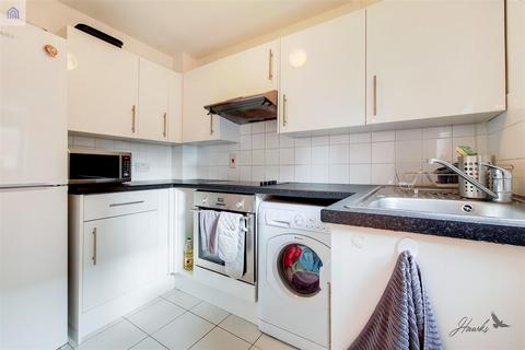 1 bedroom terraced house to rent - Reveley Square, BEAUTIFUL 1 BED HOUSE with PRIVATE GARDEN!