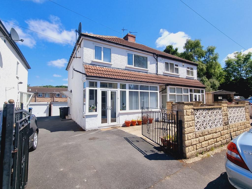 Wharncliffe Grove, Shipley, BD18 3 bed semi-detached house - £179,995