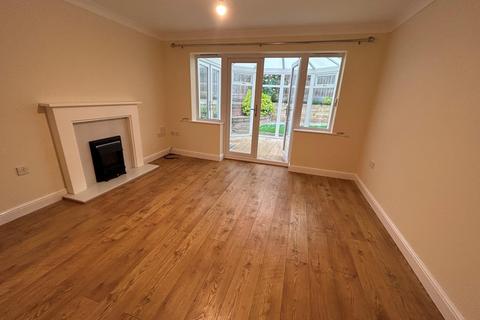 4 bedroom detached house to rent, Manor School View, Overseal, Swadlincote, DE12