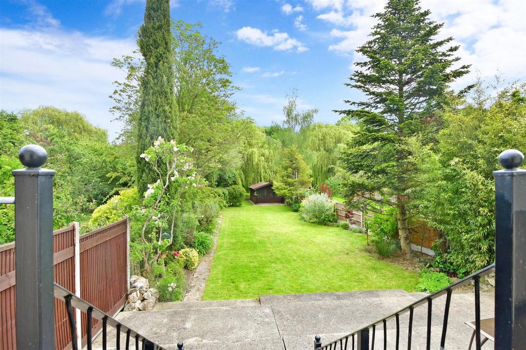 Onslow Gardens, South Woodford 5 bed semidetached house £1,100,000