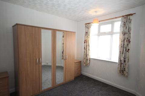 2 bedroom flat to rent - Humberstone Close, Luton, LU4