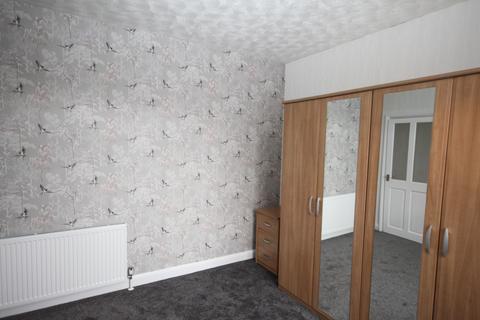 2 bedroom flat to rent - Humberstone Close, Luton, LU4