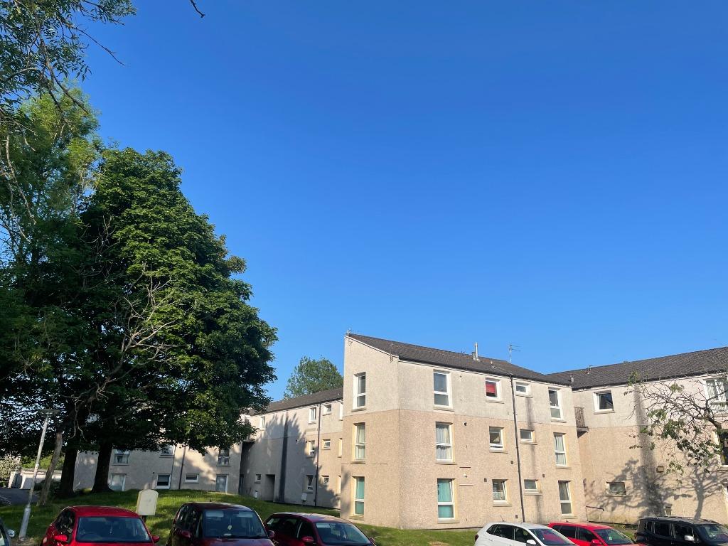 Oak Road, Abronhill, Cumbernauld, G67 2 bed flat £625 pcm (£144 pw)