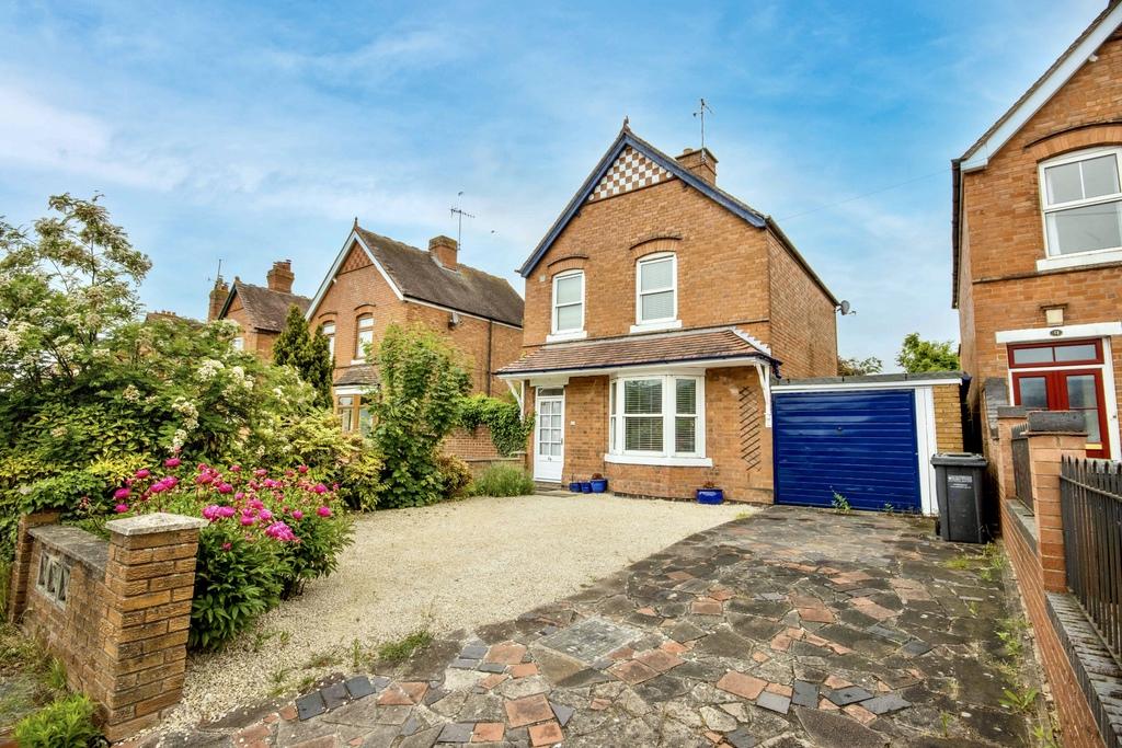 Cheltenham Road, Evesham, Worcestershire 3 bed detached house for sale