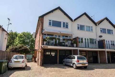 3, Elizabeth Court Yew Tree Road, Slough, SL1 2AH