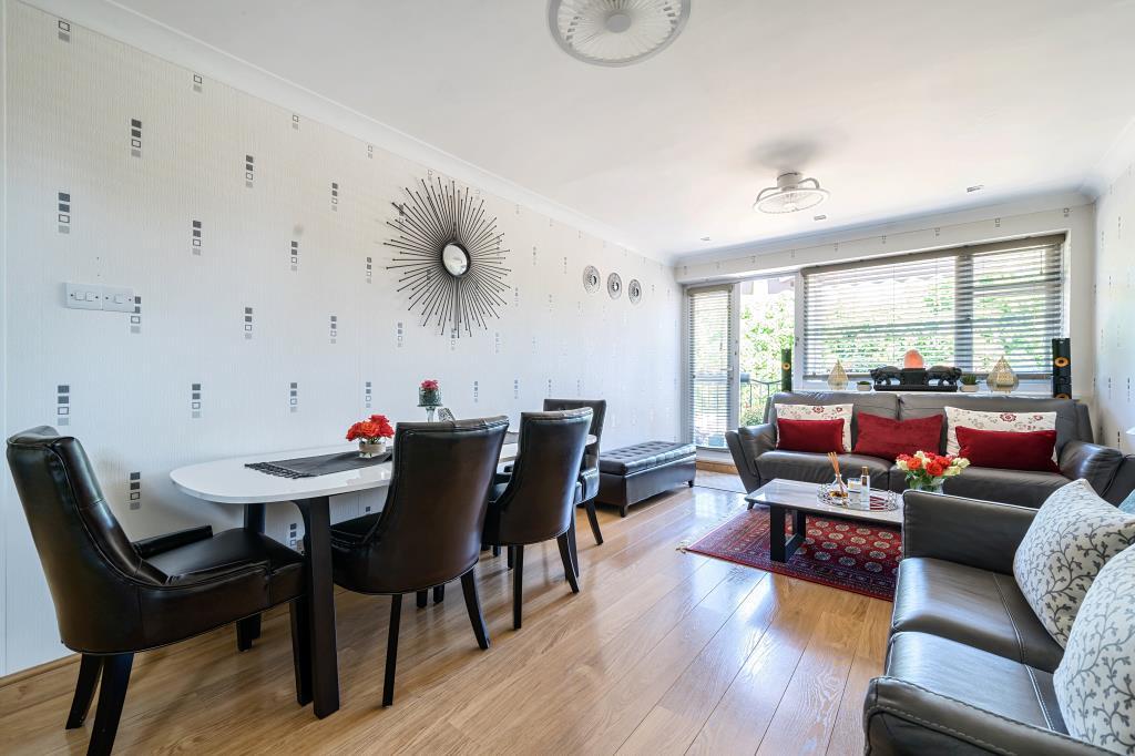 Living Area/Dining Area