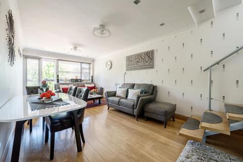 3, Elizabeth Court Yew Tree Road, Slough, SL1 2AH