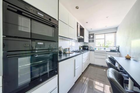 3, Elizabeth Court Yew Tree Road, Slough, SL1 2AH