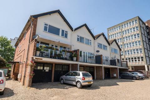 3, Elizabeth Court Yew Tree Road, Slough, SL1 2AH