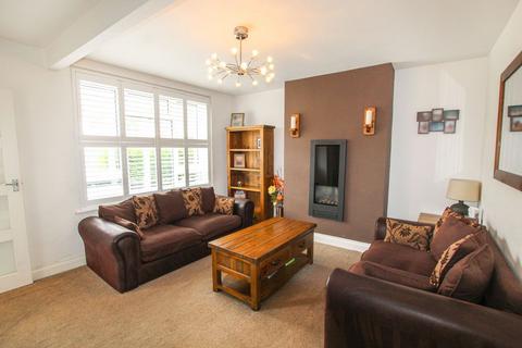 3 bedroom semi-detached house for sale - Coombe Valley Road, Dover