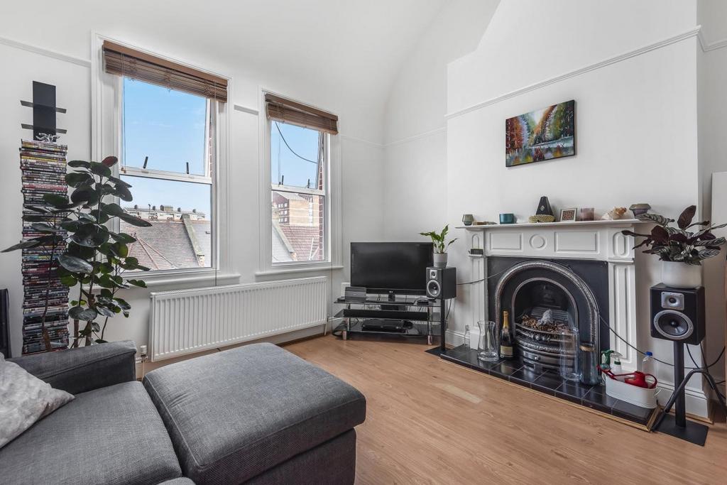 Bavent Road, Camberwell 2 bed flat for sale £525,000