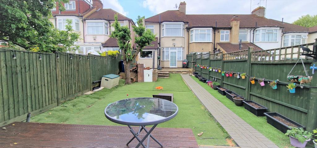 3 bedroom end of terraced house
