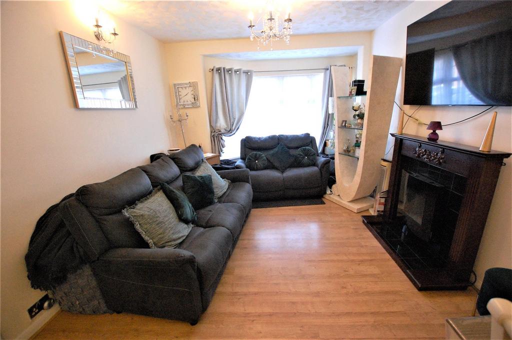 Sheringham Avenue, Romford, RM7 3 bed semidetached house for sale £