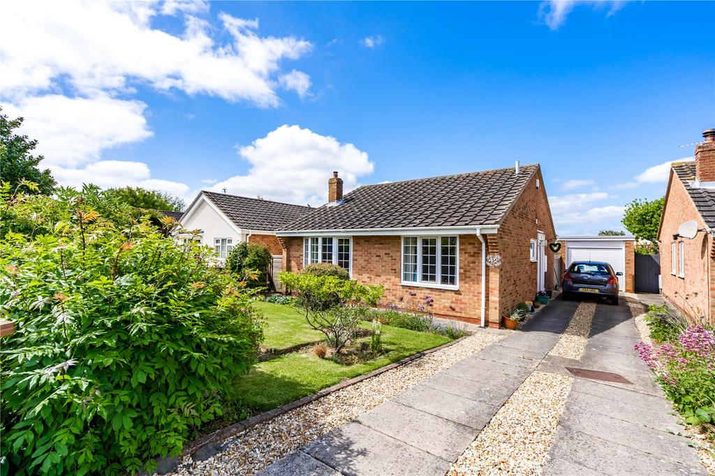 Sheraton Drive, Humberston, Grimsby, Lincolnshire, DN36 2 bed bungalow