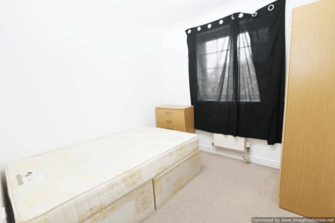 1 bedroom in a house share to rent, South Road, SW19