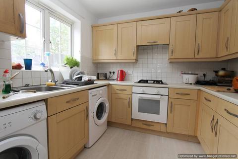 1 bedroom in a house share to rent, South Road, SW19