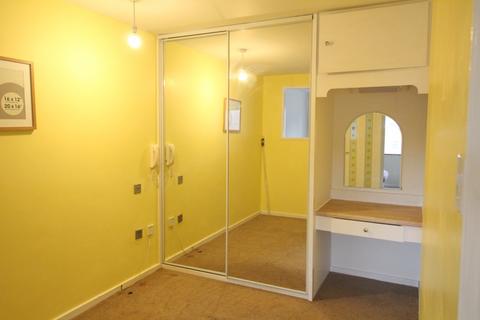 Studio to rent - Handcross Road, Wigmore, Luton, LU2