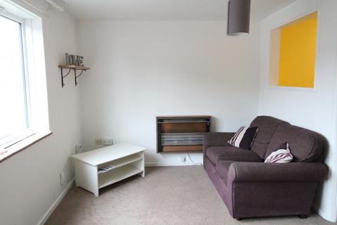 Studio to rent - Handcross Road, Wigmore, Luton, LU2