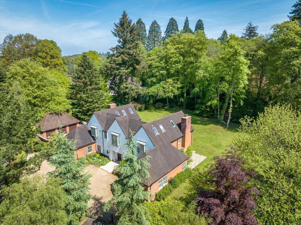 Grayshott, Hindhead, Hampshire, GU26 6 bed detached house for sale £
