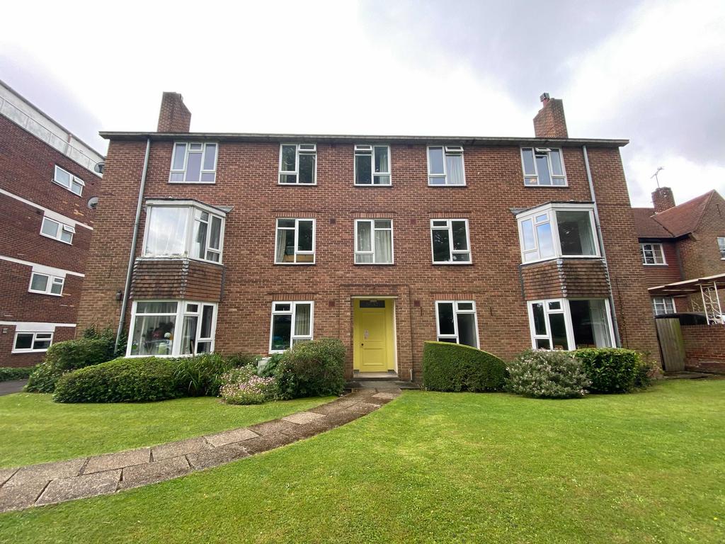 32 Winn Road, SOUTHAMPTON SO17 2 bed apartment to rent £1,200 pcm (£
