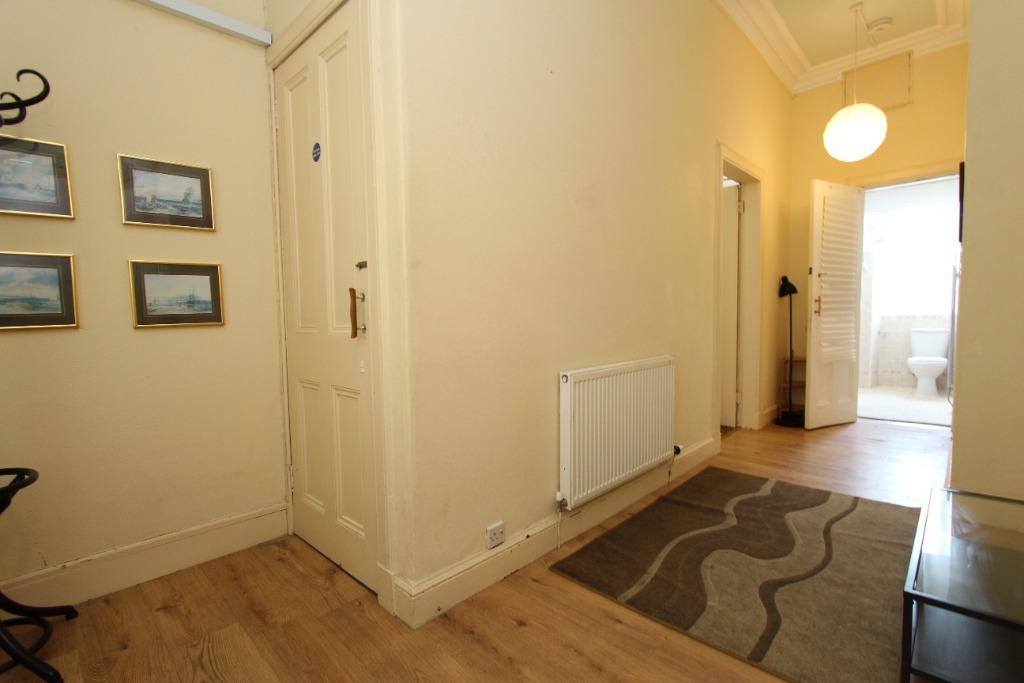 Dalkeith Road, Newington, Edinburgh... 3 bed flat £1,950 pcm (£450 pw)