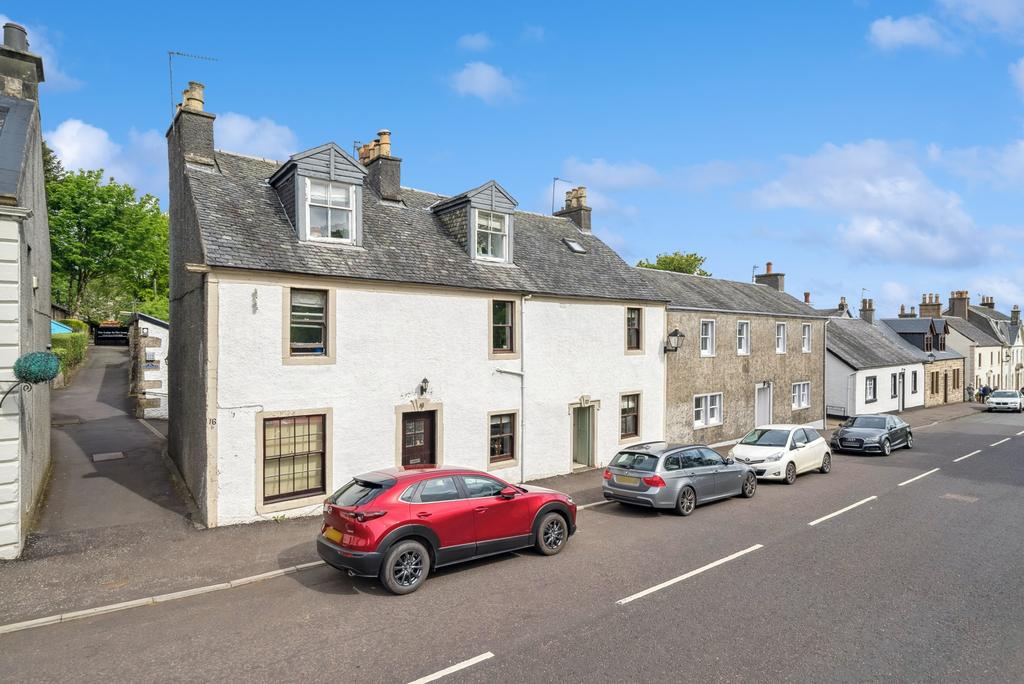 Polnoon Street, Eaglesham, East Renfrewshire, G76 0BH 3 bed apartment