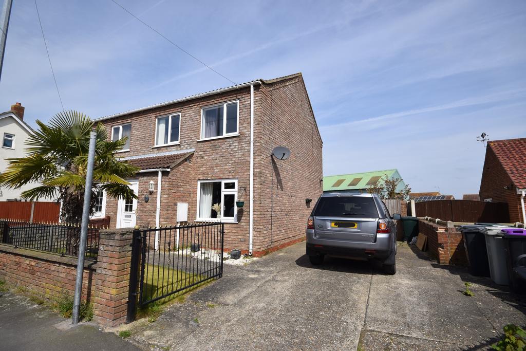 Mill Lane, Hogsthorpe PE24 3 bed semidetached house £185,000