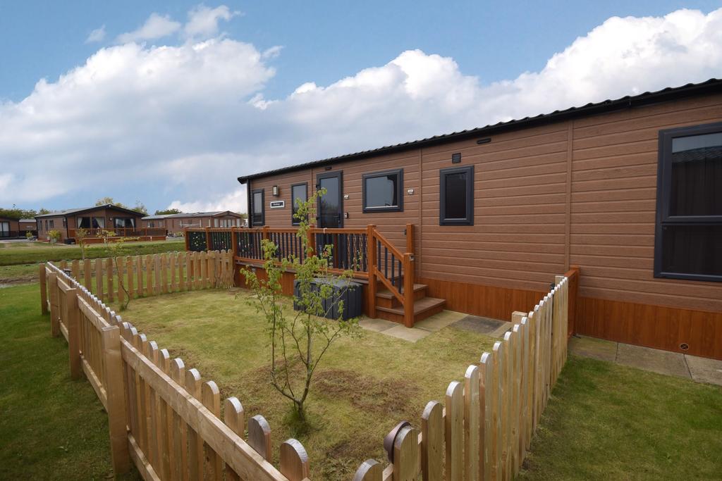 Orby road, Burgh Le Marsh PE24 2 bed park home for sale £69,995