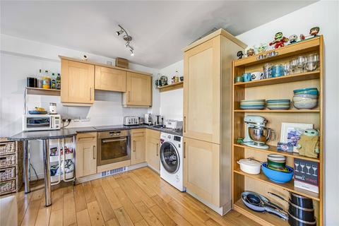 2 bedroom flat for sale - Balham High Road, London, SW17