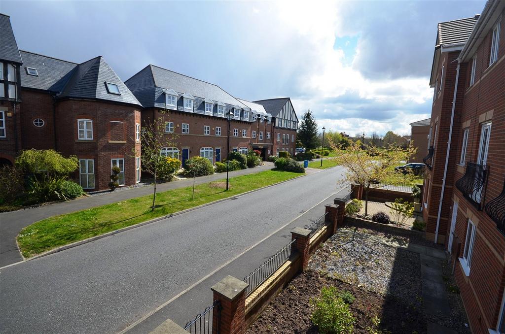 Upton Rocks Avenue, Widnes, WA8 9DA 2 bed mews £850 pcm (£196 pw)
