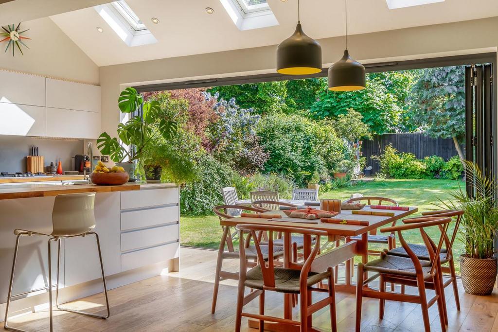 Drive, Bromley 4 bed semidetached house for sale £800,000