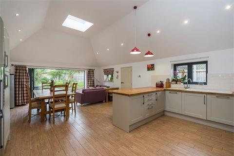 3 bedroom barn conversion for sale, Aylesbury Road, Bierton, Buckinghamshire.