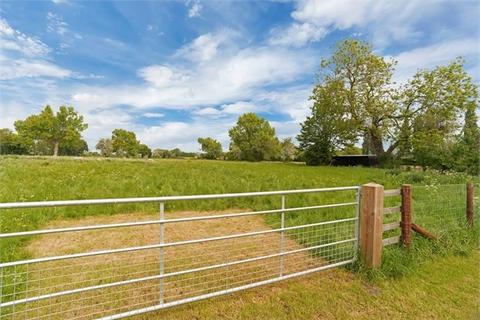 3 bedroom barn conversion for sale, Aylesbury Road, Bierton, Buckinghamshire.
