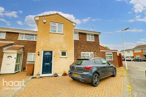 3 bedroom end of terrace house for sale - Snowdrop Close, Chelmsford