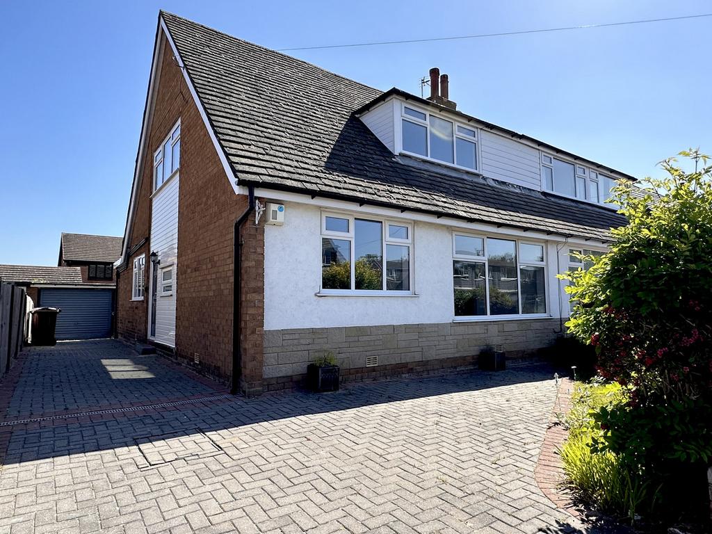 Tewkesbury Drive, Lytham St. Annes, FY8 3 bed semidetached house for