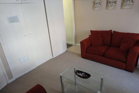 Studio to rent, Whiteoak Road, Manchester, Greater Manchester, M14