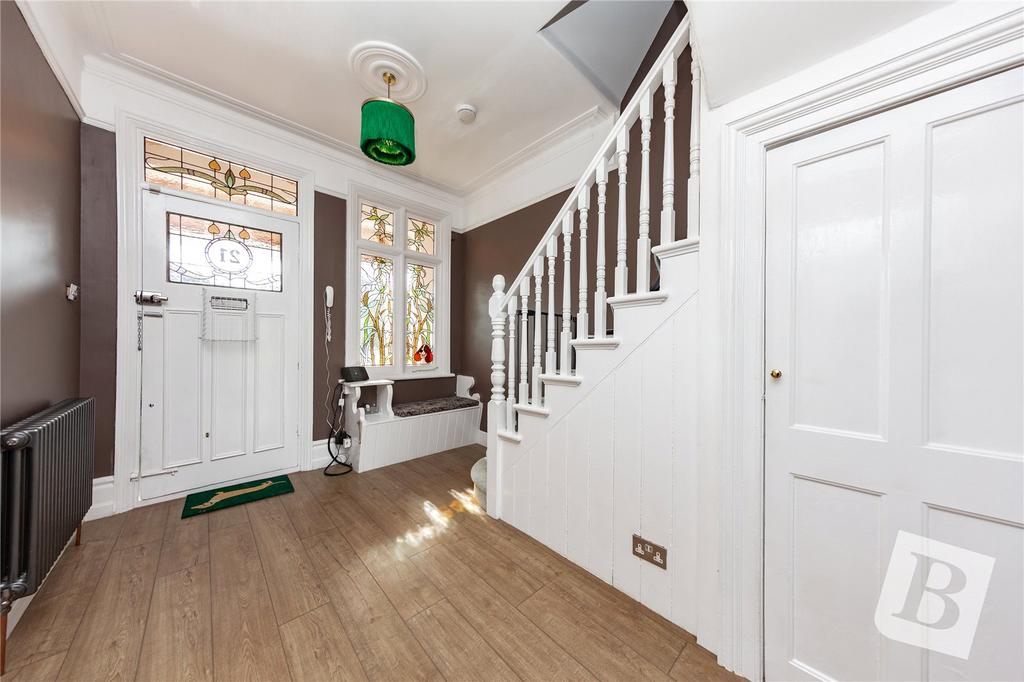 Courtenay Gardens, Upminster, RM14 4 bed semidetached house for sale