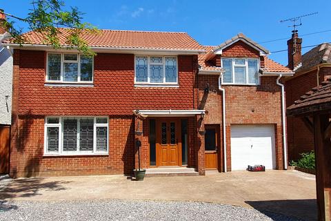 4 bedroom detached house to rent, Jacobs Gutter Lane, Totton SO40