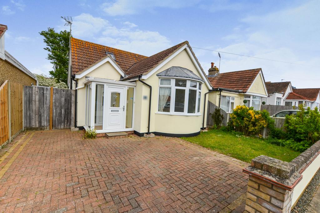 HollandonSea, ClactononSea CO15 4 bed bungalow for sale £400,000