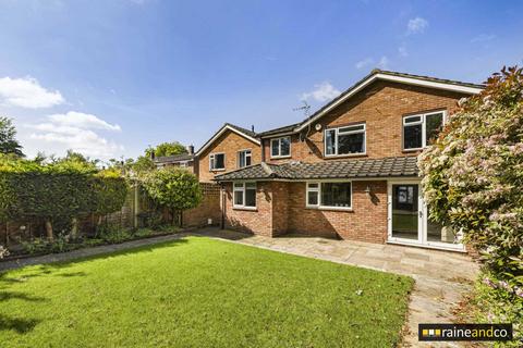 4 bedroom detached house for sale, Hall Gardens. Colney Heath. St Albans.