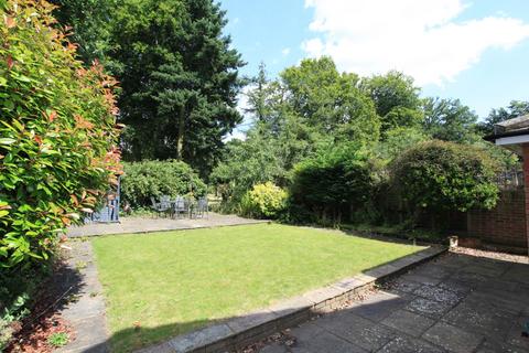 15 Hall Gardens, Colney Heath, St Albans, AL4 0QF